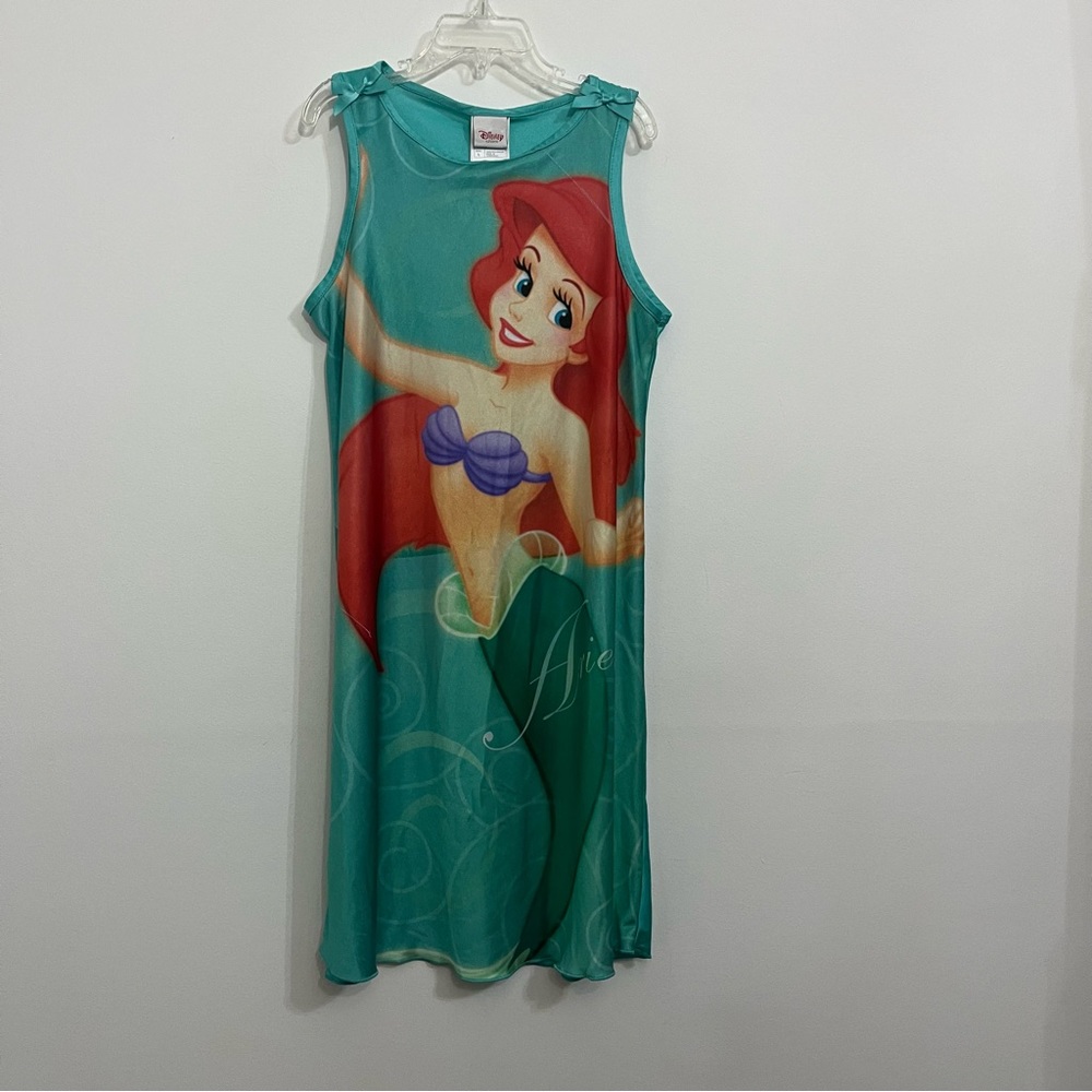 Girls pajama Dress features Little Mermaid. Size Large